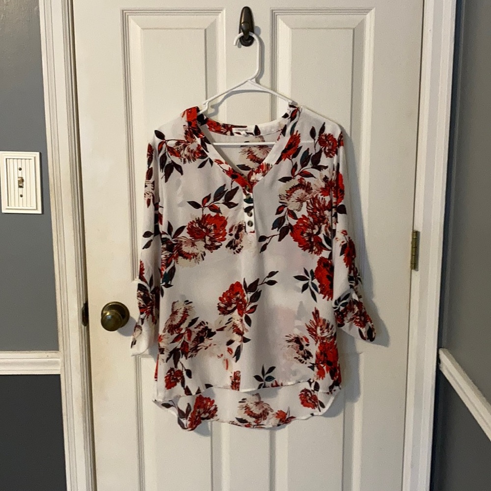 Maurices White and Red Floral 3/4 Sleeved Blouse